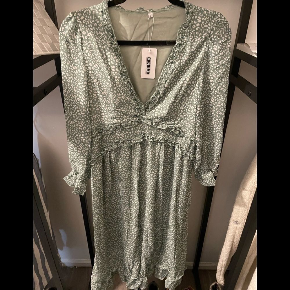 Ruffled Long Sleeve Green and White Dress